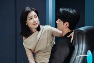Vừa bán xe trả nợ cho vợ, tôi cay đắng phát hiện thứ vợ giấu trong ngăn bàn
