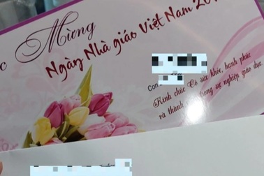 Người mẹ nói thật: "Tôi lo sợ nếu không đi phong bì giáo viên dịp 20/11"