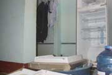 Tủ lạnh nổ tung, 1 người bị lột da tay và mặt