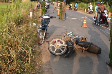 Ghen tuông, chặn đường đâm chết vợ