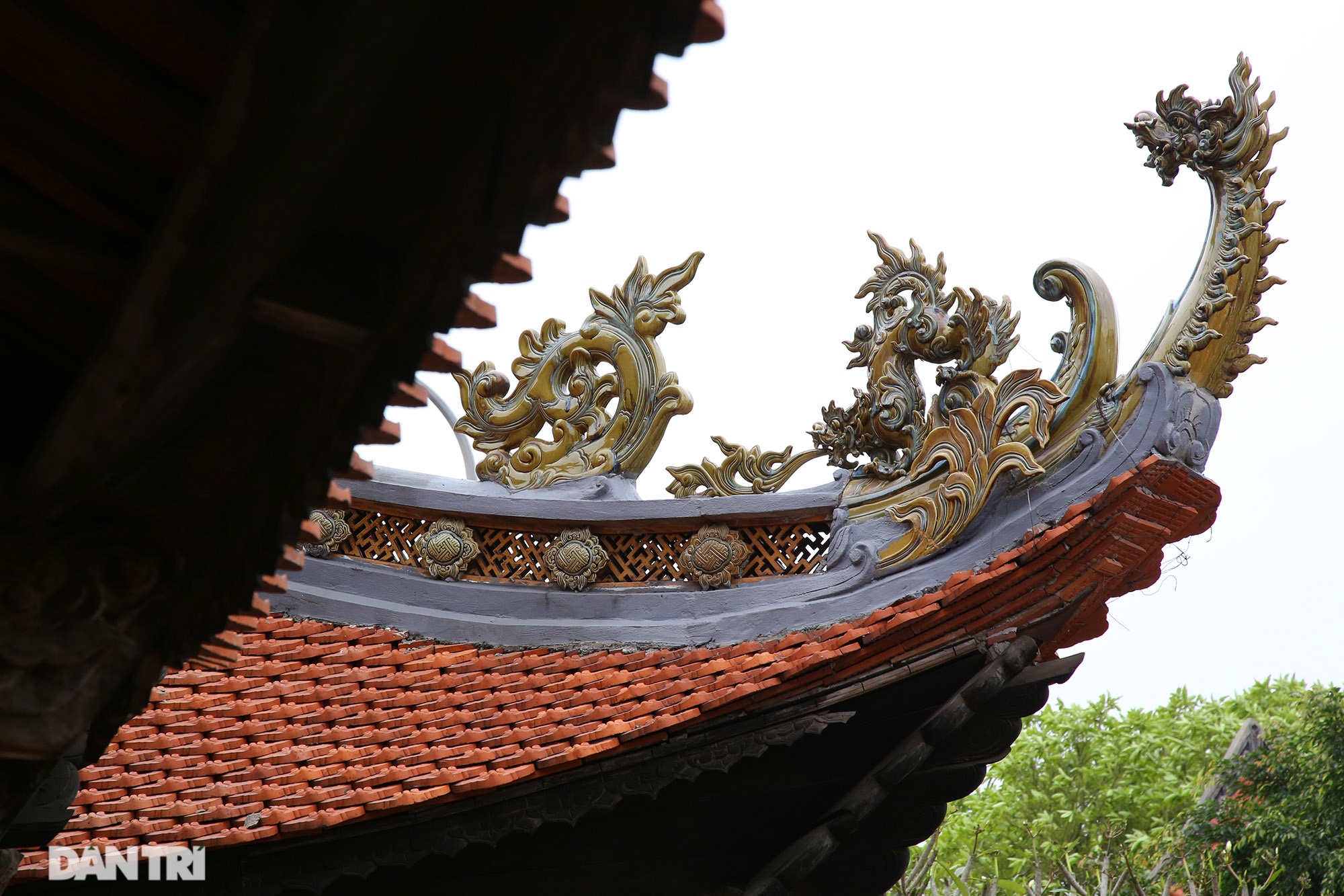 Chùa gốm sứ xây từ hàng vạn tác phẩm thủ công truyền thống ở Bát Tràng - 5 Chùa gốm sứ xây từ hàng vạn tác phẩm thủ công truyền thống ở Bát Tràng - 5