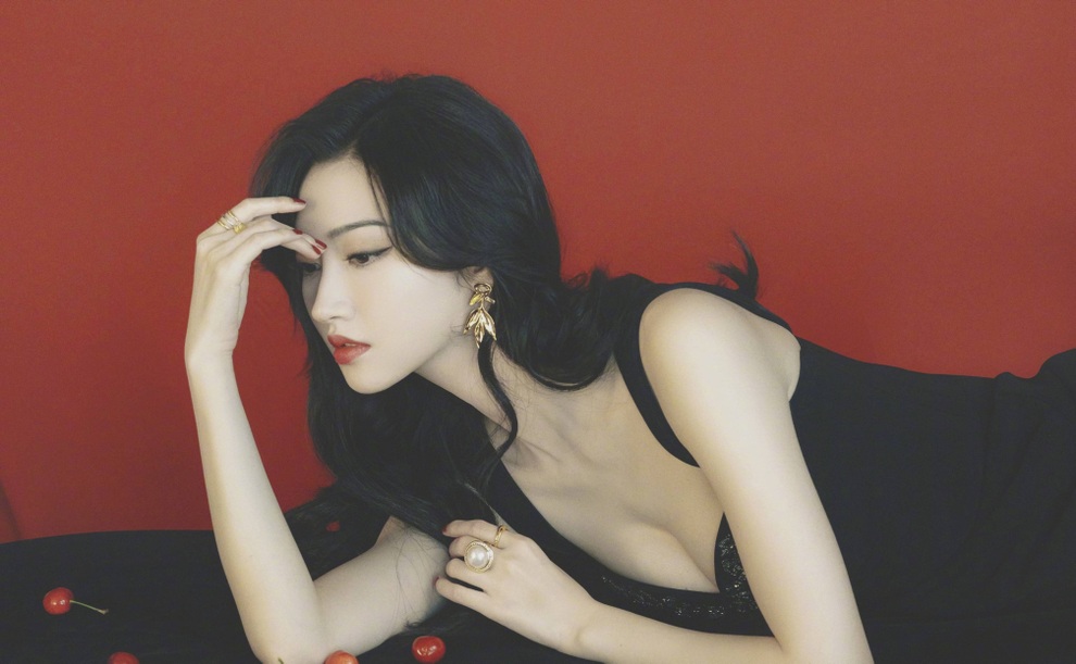 Khó rời mắt khỏi vẻ ngoài kiều diễm của đệ nhất mỹ nhân Cảnh Điềm - 12 Khó rời mắt khỏi vẻ ngoài kiều diễm của đệ nhất mỹ nhân Cảnh Điềm - 12