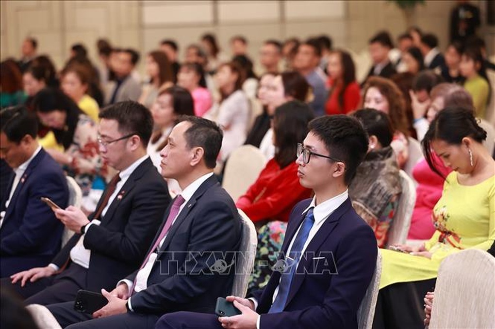 Thủ tướng Phạm Minh Chính gặp gỡ cộng đồng người Việt Nam tại Singapore - 3 Thủ tướng Phạm Minh Chính gặp gỡ cộng đồng người Việt Nam tại Singapore - 3