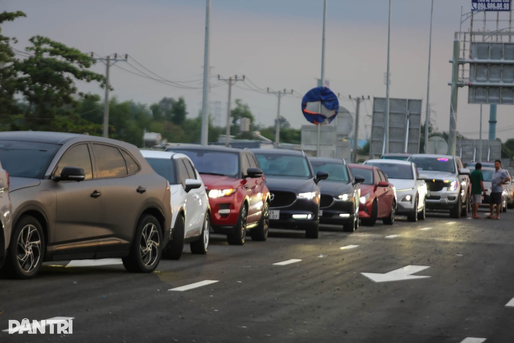 Tài xế TPHCM phấn khởi khi thông nút giao vào cao tốc Biên Hòa - Vũng Tàu - 3