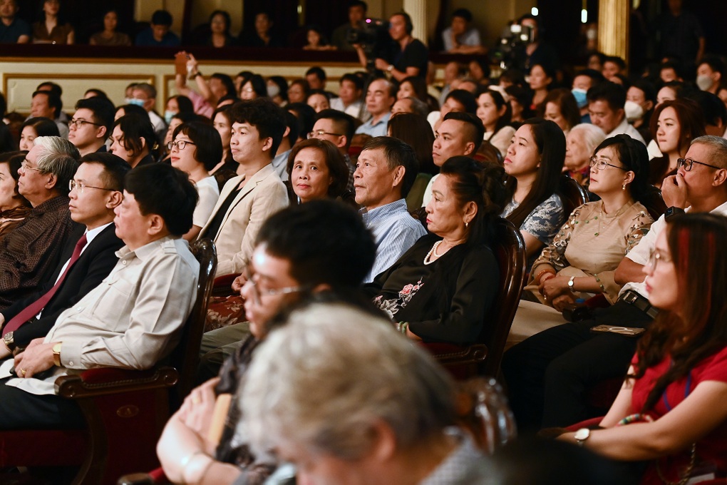 Con gái Mỹ Linh xúc động hát trong Điều còn mãi 2022 ngày Quốc khánh - 2 Con gái Mỹ Linh xúc động hát trong Điều còn mãi 2022 ngày Quốc khánh - 2