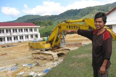 Hủy trồng keo, hiến đất xây trường