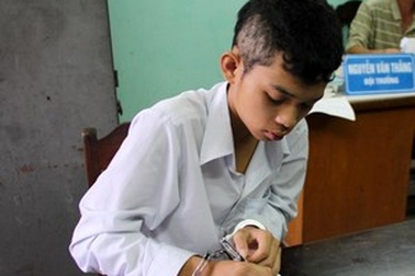 23 năm tù giam cho hai học sinh lớp 10 sát hại bảo vệ trường