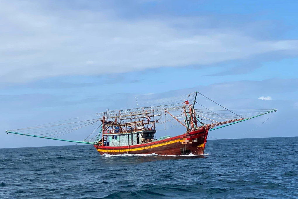 Bị cuốn vào máy tời tàu cá, một ngư dân tử vong - 1 Bị cuốn vào máy tời tàu cá, một ngư dân tử vong - 1