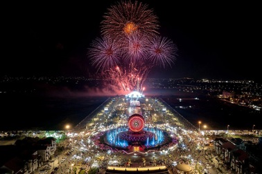 Hàng nghìn người dự chương trình nghệ thuật "Rực rỡ Hà Nam"