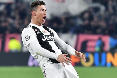 UEFA xác nhận phạt C.Ronaldo vì pha ăn mừng phản cảm