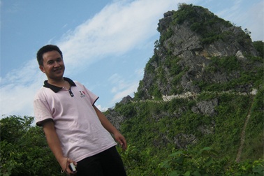 “Minh bản làng” học giỏi, say mê hoạt động tình nguyện