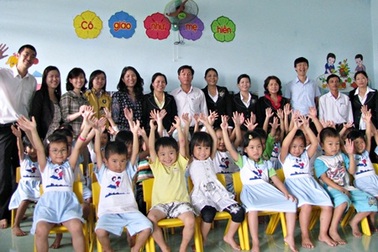 Quảng Nam: Hỗ trợ trang thiết bị dạy học cho học sinh vùng sâu, vùng xa