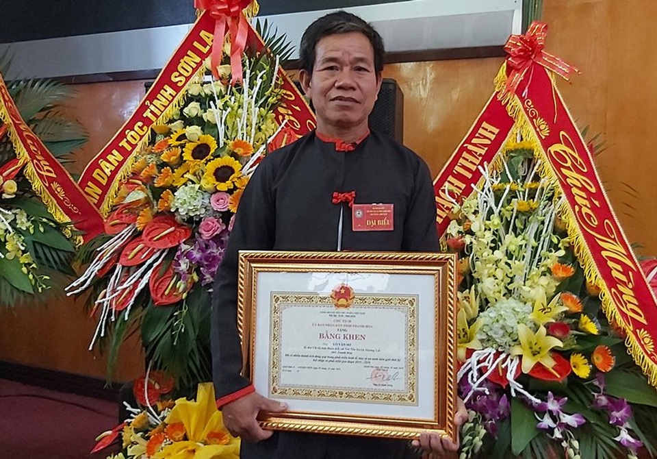 Người truyền lửa cho đồng bào Khơ Mú ở bản Đoàn Kết - 1 Người truyền lửa cho đồng bào Khơ Mú ở bản Đoàn Kết - 1