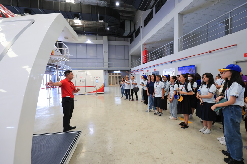 STEAM For Girls 2024: Hành trình tích lũy kỹ năng, hiện thực hóa đam mê khoa học - 4 STEAM For Girls 2024: Hành trình tích lũy kỹ năng, hiện thực hóa đam mê khoa học - 4