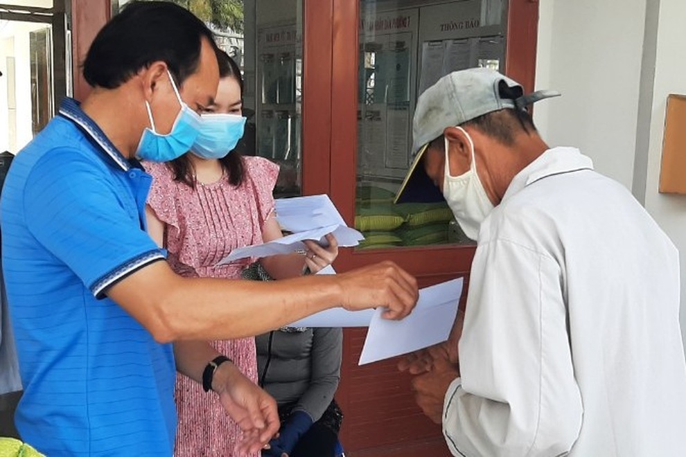 Hơn 2,3 tỷ đồng hỗ trợ trên 3.000 người bán vé số gặp khó vì dịch Covid-19 - 1 Hơn 2,3 tỷ đồng hỗ trợ trên 3.000 người bán vé số gặp khó vì dịch Covid-19 - 1