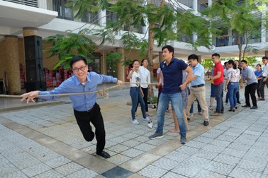 Giáo viên “học” cách chơi trò chơi dân gian để dạy học sinh