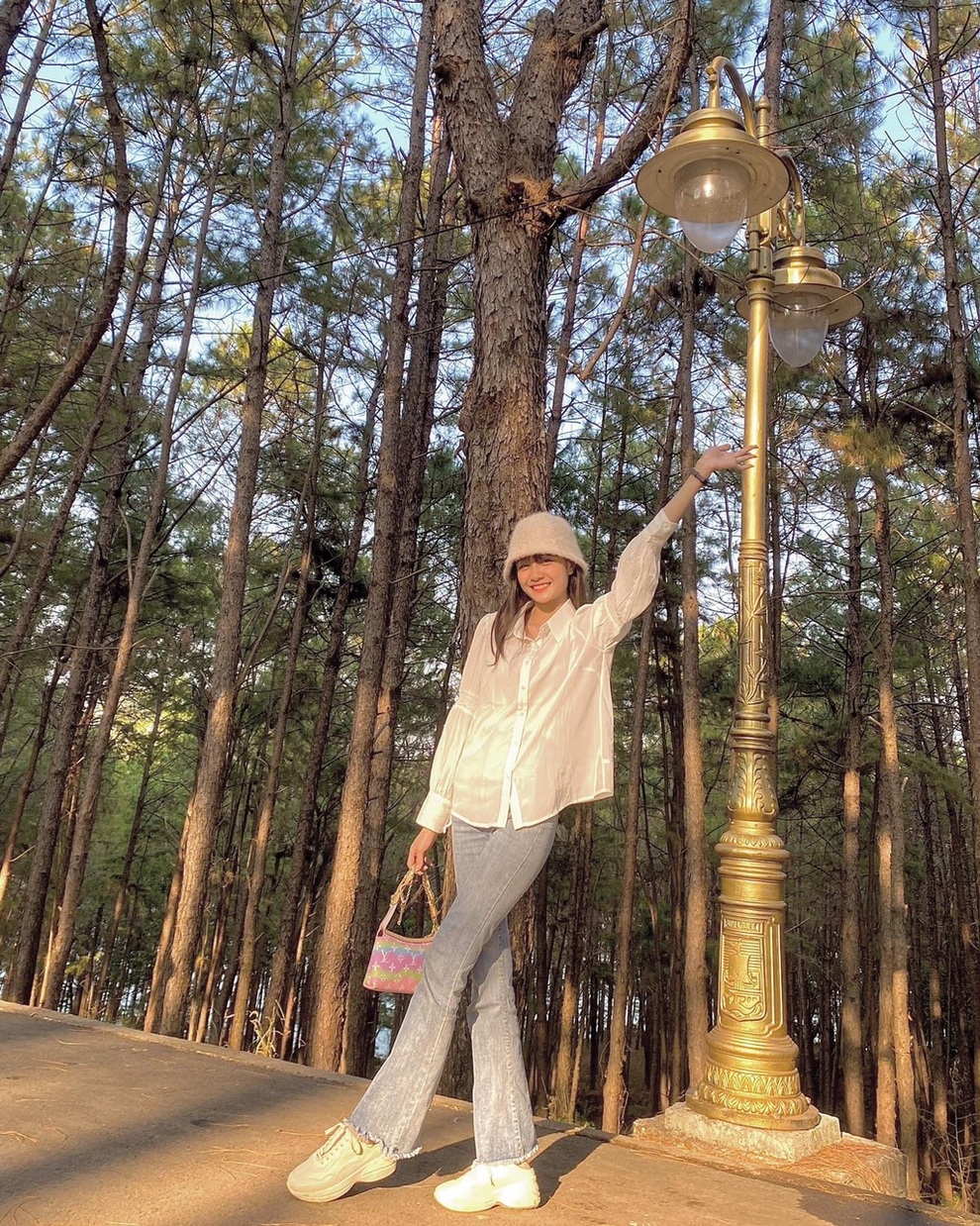 Nữ sinh ĐH Văn Lang sở hữu nét đẹp dịu dàng, thanh khiết say đắm lòng người - 8 Nữ sinh ĐH Văn Lang sở hữu nét đẹp dịu dàng, thanh khiết say đắm lòng người - 8