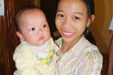 “Nhặt” được con trong quán cơm bình dân