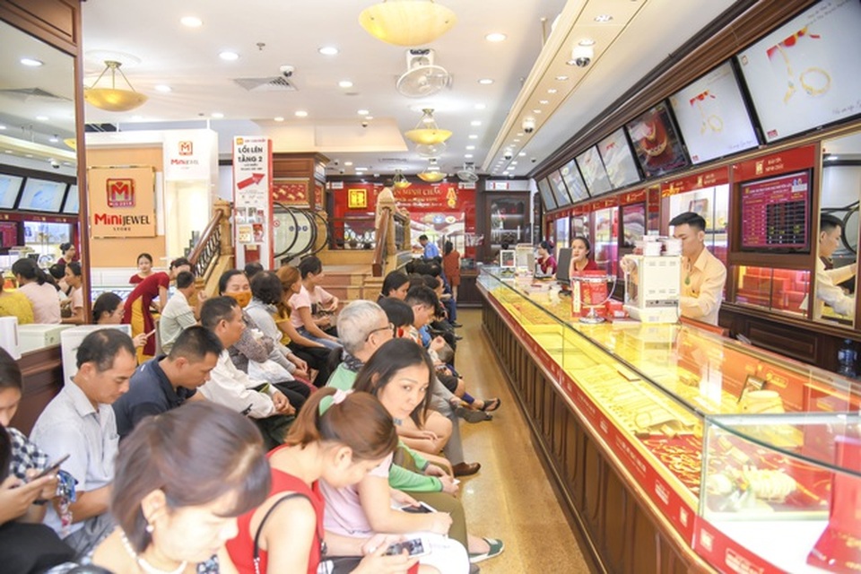 Giá vàng tiếp tục tăng cao, hướng tới đỉnh mới trong lịch sử - 1 Giá vàng tiếp tục tăng cao, hướng tới đỉnh mới trong lịch sử - 1