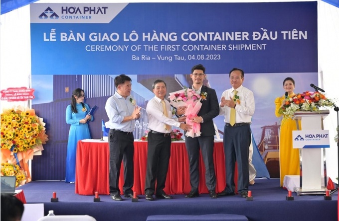 Hòa Phát đã tổ chức lễ bàn giao lô hàng 100 container loại 20 feet với Công ty TNHH New Way Lines.