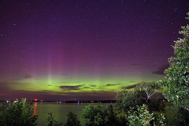 Màn trình diễn ánh sáng tuyệt đẹp từ “sóng thần mặt trời”