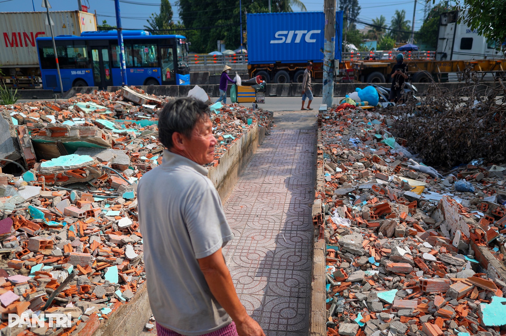 Dỡ bỏ 200 ngôi nhà để hoàn thiện nút giao vào cảng lớn nhất Việt Nam - 1 Dỡ bỏ 200 ngôi nhà để hoàn thiện nút giao vào cảng lớn nhất Việt Nam - 1