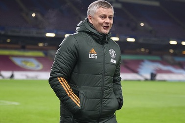 HLV Solskjaer và Bielsa có nguy cơ bị cấm hành nghề tại Anh