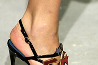 BST giày dép của Yves Saint Laurent