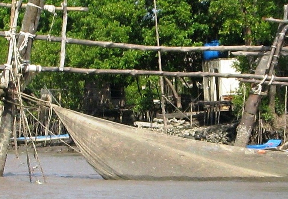 Tá hỏa phát hiện đầu người mắc kẹt trong hàng đáy - 1 Tá hỏa phát hiện đầu người mắc kẹt trong hàng đáy - 1
