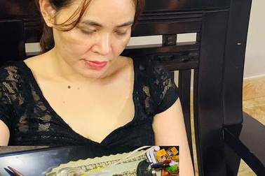 Công an phá cửa bắt “nữ quái” tàng trữ ma túy và súng