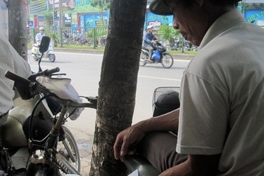 Giấc mơ người cha 7 lần đưa con đi thi  