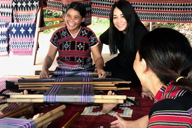 NTK Minh Hạnh tiết lộ chất liệu Việt quý hiếm cho thời trang cao cấp