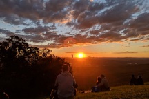 Vì sao bầu trời lúc bình minh và hoàng hôn thường có màu sắc đẹp?