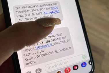 Lại thêm một ngân hàng "quay xe" dừng tăng phí SMS Banking