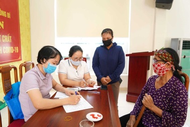 Hỗ trợ người nghèo, cận nghèo bị ảnh hưởng dịch Covid-19 hơn một tỉ đồng