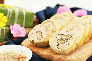 Biến tấu ức gà khó ăn thành món ngon - ức gà cuộn nấm hương