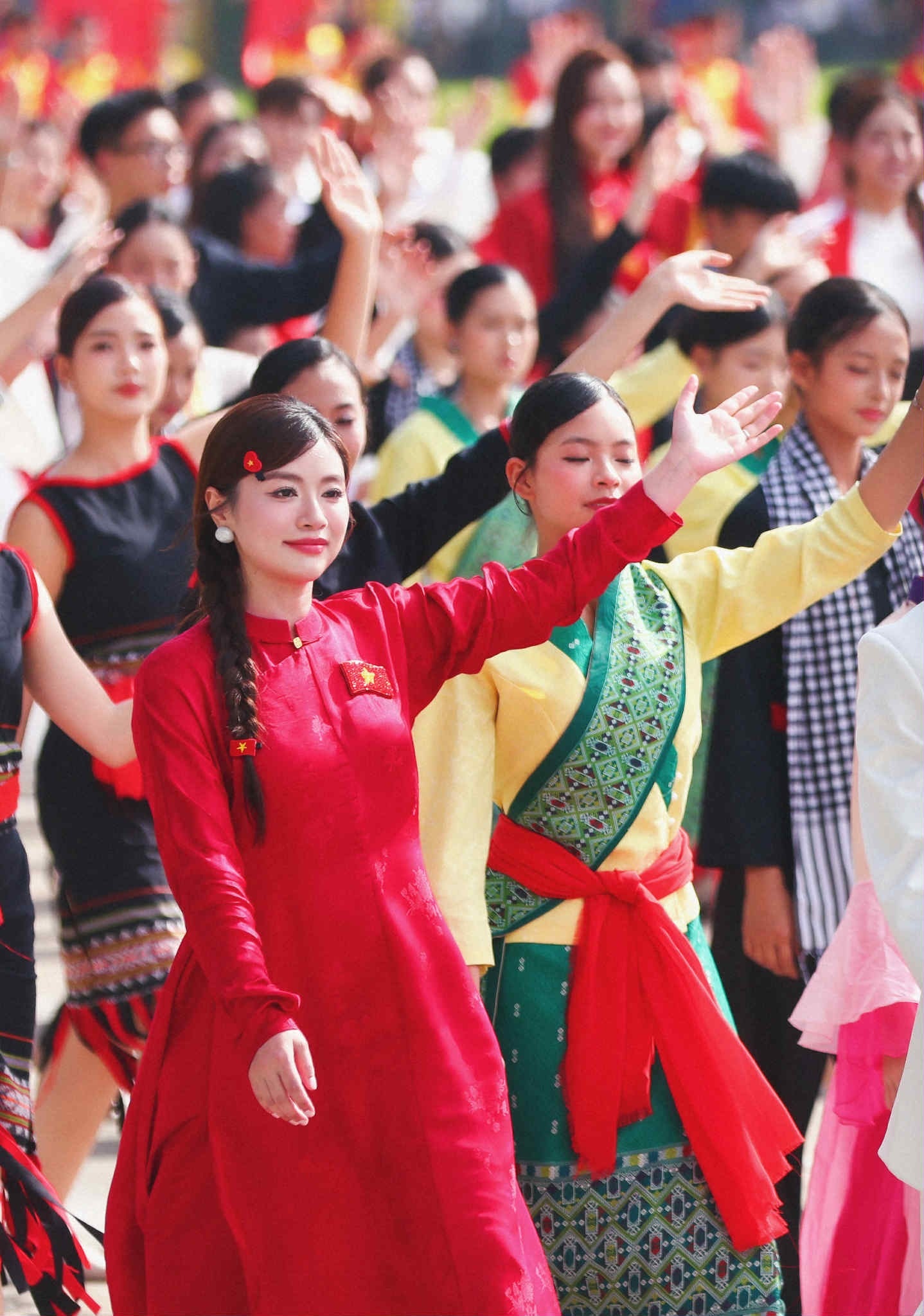 My Tam, Trang Phap, Hoa Minzy ແຂ່ງຂັນຄວາມງາມກັບ Ao Dai ເພື່ອສະເຫຼີມສະຫຼອງວັນຊາດ - 8 Mỹ Tâm, Trang Pháp, Hòa Minzy đọ sắc với áo dài mừng ngày Quốc khánh - 8