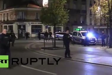 Pháp truy bắt chủ mưu khủng bố, đấu súng bùng phát dữ dội tại Paris