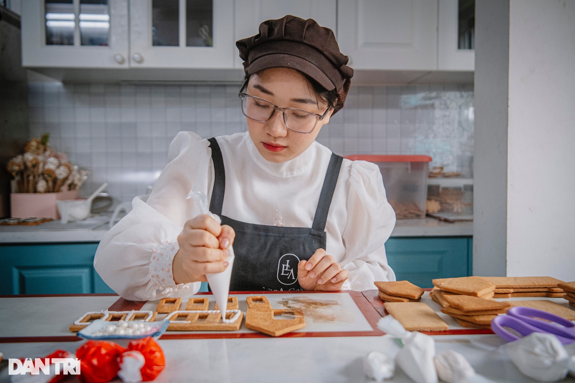 Thiếu nữ 9x làm bánh Giáng sinh, doanh thu tiền tỷ mỗi mùa Noel - 1 Thiếu nữ 9x làm bánh Giáng sinh, doanh thu tiền tỷ mỗi mùa Noel - 1