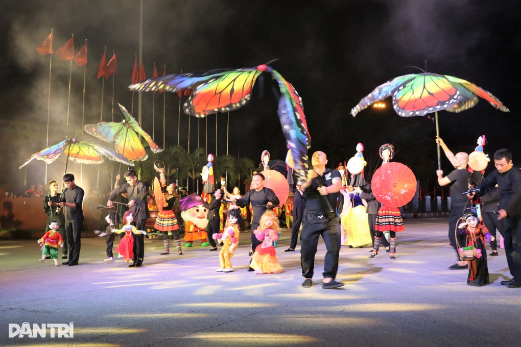 Rực rỡ sắc màu di sản văn hóa trên phố tại Festival Tràng An kết nối di sản - 5 Rực rỡ sắc màu di sản văn hóa trên phố tại Festival Tràng An kết nối di sản - 5