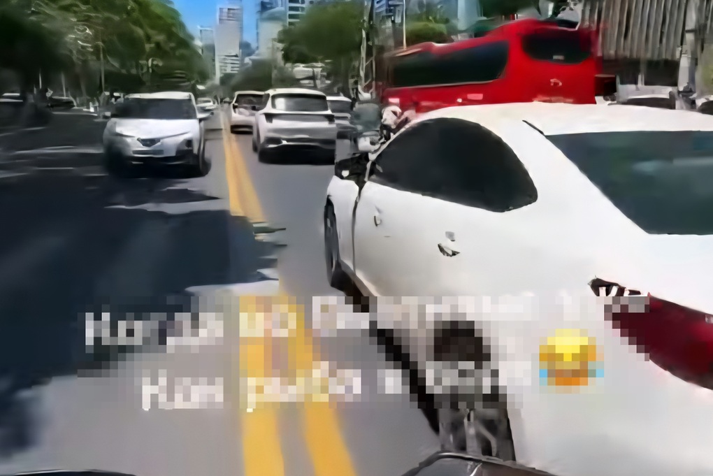 Đã xác định du khách nước ngoài lái mô tô náo loạn đường phố Nha Trang - 1 Đã xác định du khách nước ngoài lái mô tô náo loạn đường phố Nha Trang - 1