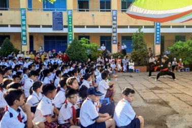 An Giang: Học sinh muốn học thêm, làm đơn tự nguyện xin học