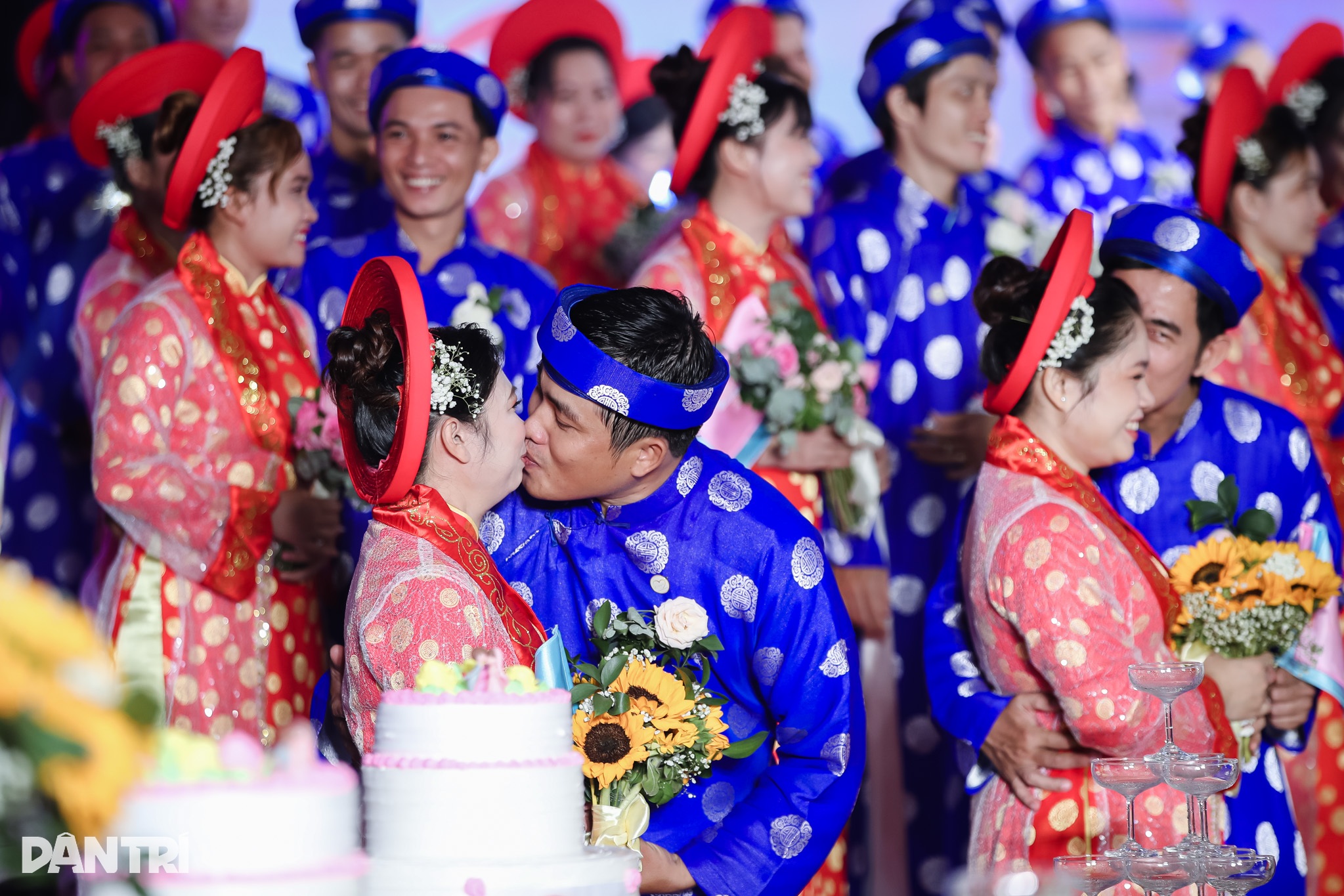 មង្គលការក្នុងសុបិន្ត ៨២ គូនៅហូជីមិញ - ១១ Lễ cưới trong mơ của 82 cặp đôi ở TPHCM - 11