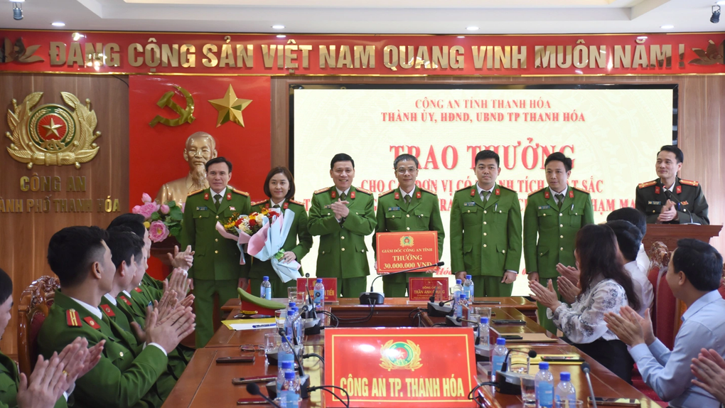 Khen thưởng đơn vị phá chuyên án ma túy khủng từ nước ngoài về Việt Nam - 2 Khen thưởng đơn vị phá chuyên án ma túy khủng từ nước ngoài về Việt Nam - 2