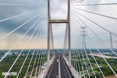 Cầu dây văng có tĩnh không cao nhất Việt Nam sắp hoàn thiện