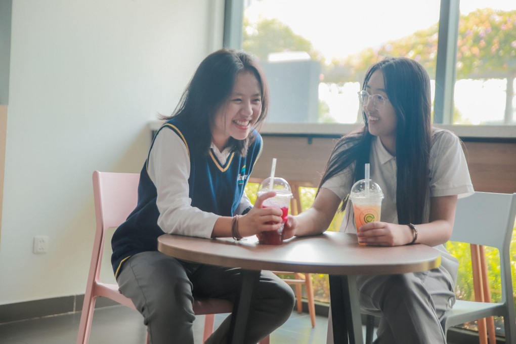 Nữ sinh lớp 11 trúng học bổng ASEAN toàn phần - 4 Nữ sinh lớp 11 trúng học bổng ASEAN toàn phần - 4