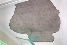 Mảng vữa trần lớp học rơi khiến 5 trẻ mầm non bị thương