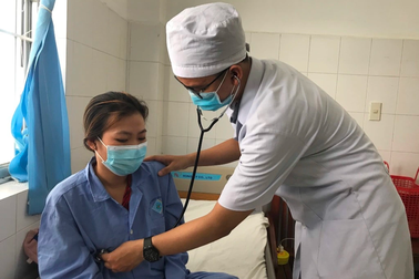 Người bệnh cấp cứu giữa đêm, không có tiền rất khó khăn khi tự mua thuốc