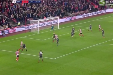 Liverpool "chơi tennis" trên sân Southampton