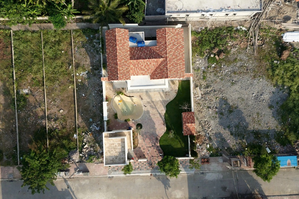 Không mua nổi chung cư Hà Nội, vợ chồng về quê xây nhà có hồ bơi như resort - 1 Không mua nổi chung cư Hà Nội, vợ chồng về quê xây nhà có hồ bơi như resort - 1